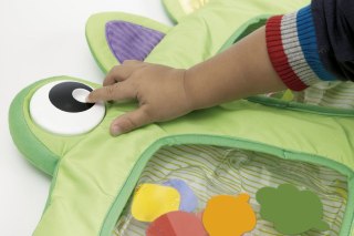 Sensoryczna mata wodna dla dzieci i niemowląt Krokodyl CHICCO, dmuchana 6m+